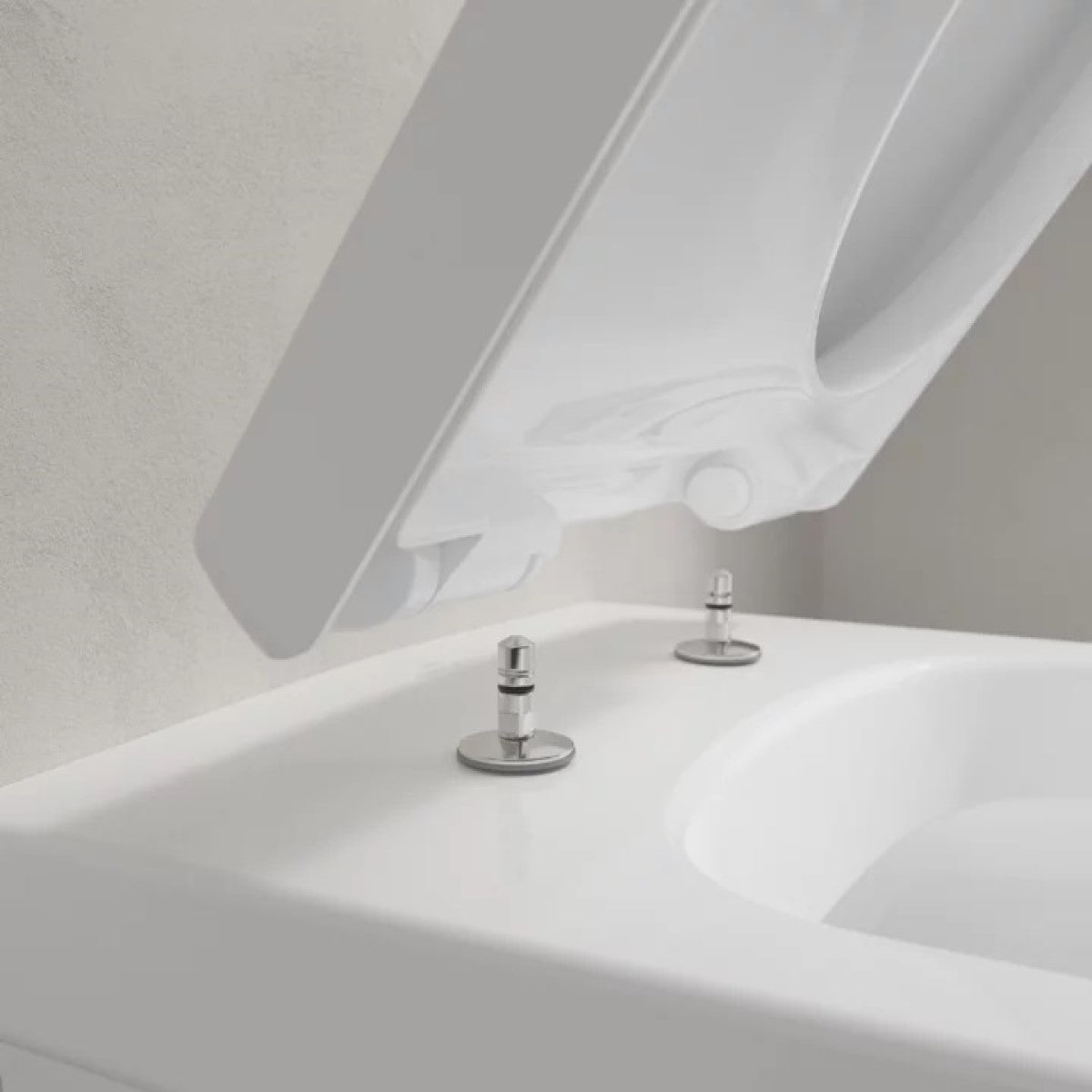 4694HRR1 Villeroy & Boch Architectura Combi-Pack CeramicPlus viseča brezrobna WC školjka z WC desko s počasnim zapiranjem