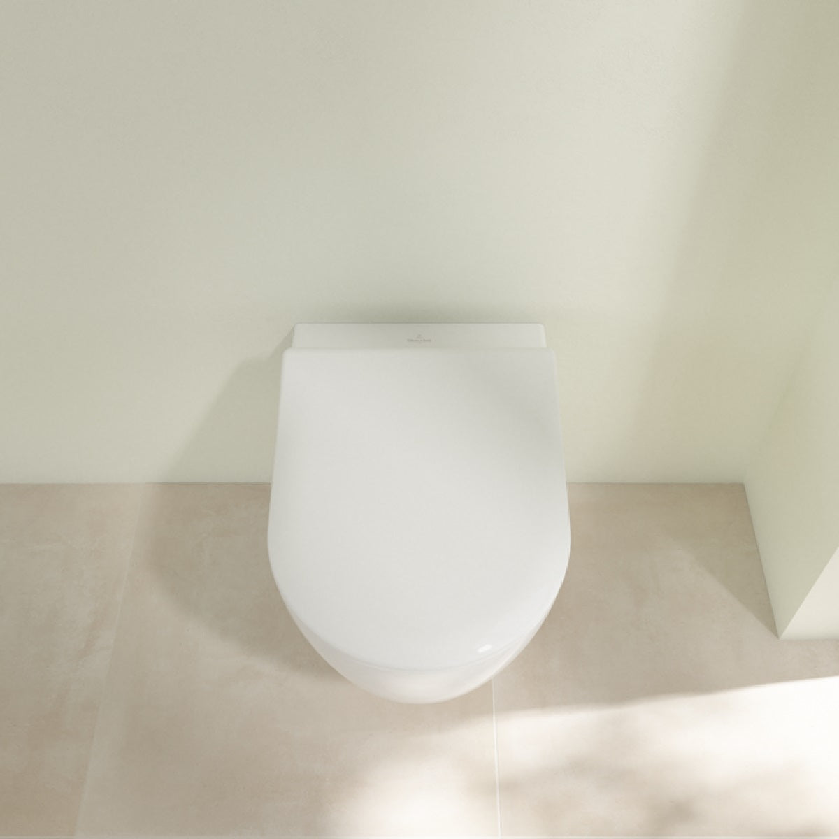 5656HRR1 Villeroy & Boch Avento Combi-Pack CeramicPlus viseča WC školjka z WC desko s počasnim zapiranjem