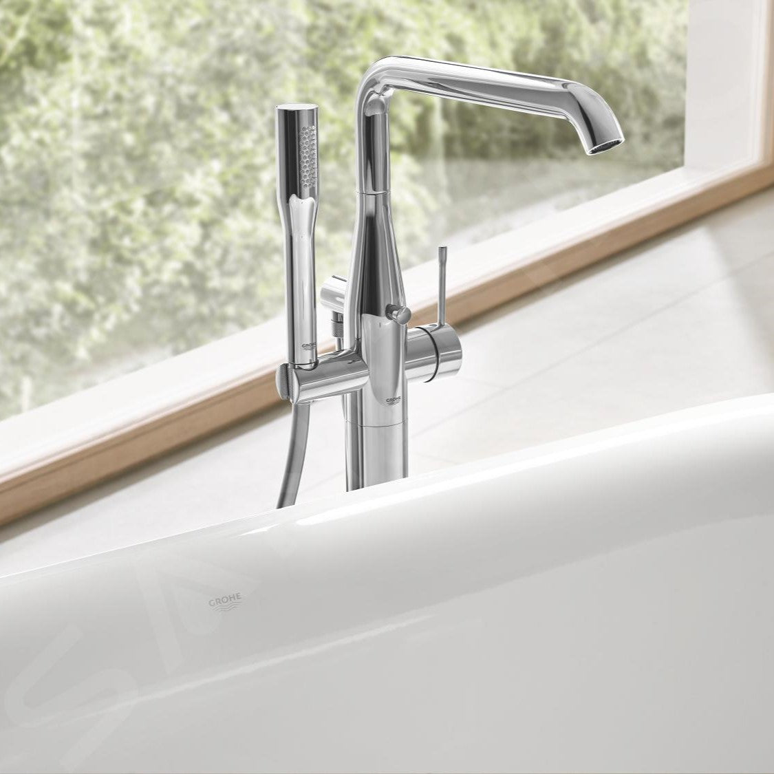 Armature za kadi — 23491001 Grohe Essence New samostoječa armatura za kad s tuš setom | SAN-KERAMIKA.SI