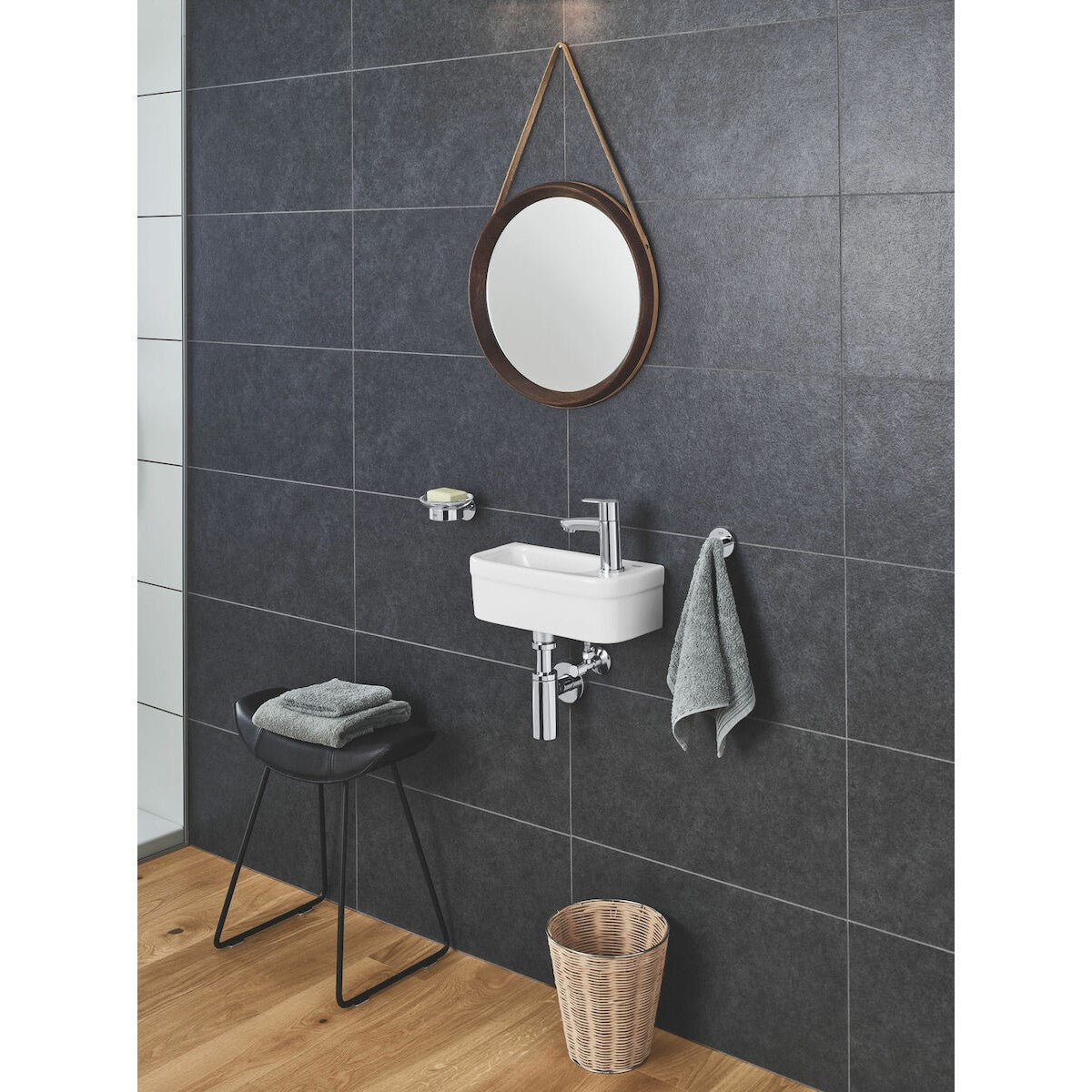 39327000 Grohe Euro Ceramic 37 x 18 cm desna izvedba keramični umivalnik z odprtino za armaturo