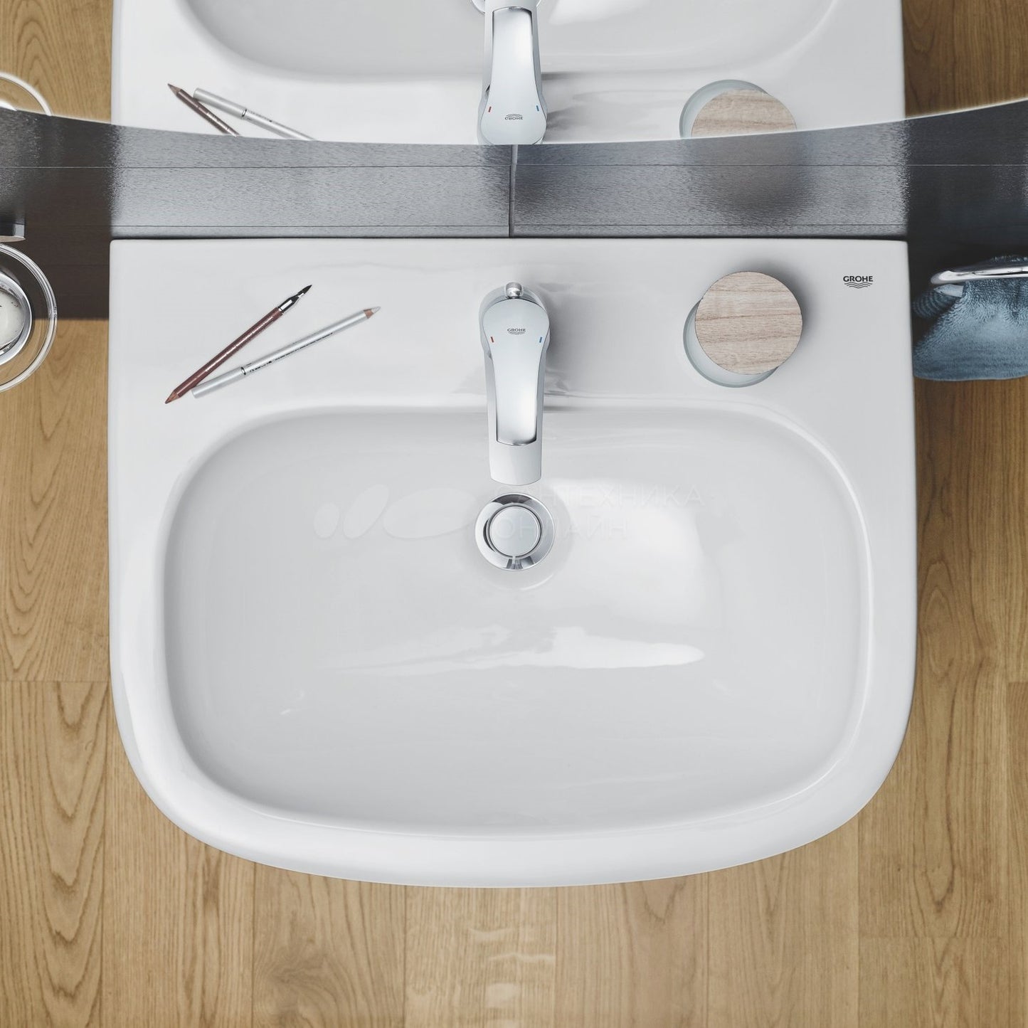 39336000 Grohe Euro Ceramic 55 x 45 cm stenski keramični umivalnik z odprtino za armaturo